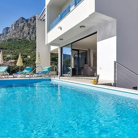 Maslina Willa Makarska